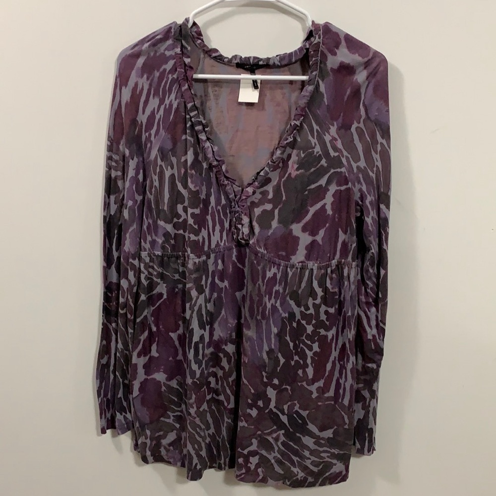 Daisy Fuentes stretch knit top Size Medium comfy!